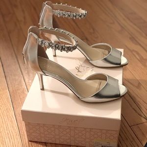 Jewel Badgley Mischka Genevieve Sandal 💎